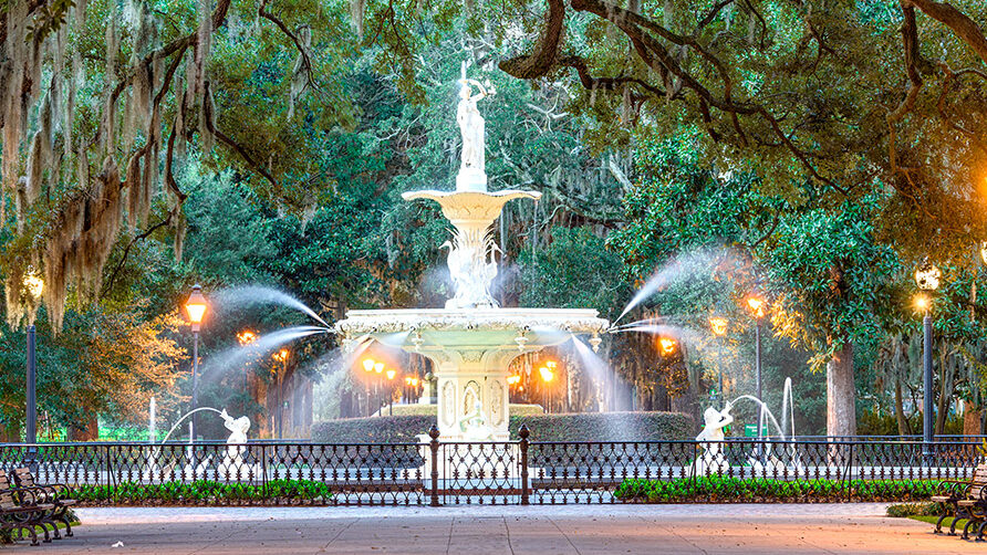 Discover the Charms of Downtown Savannah: A Fusion of History and Vibrancy